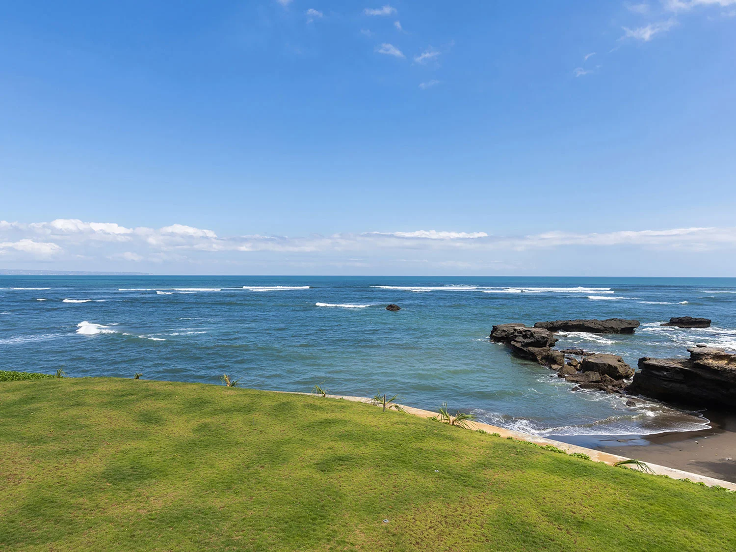 6BR Seafront Luxury Villa with Ocean View in Tanah Lot — image 19