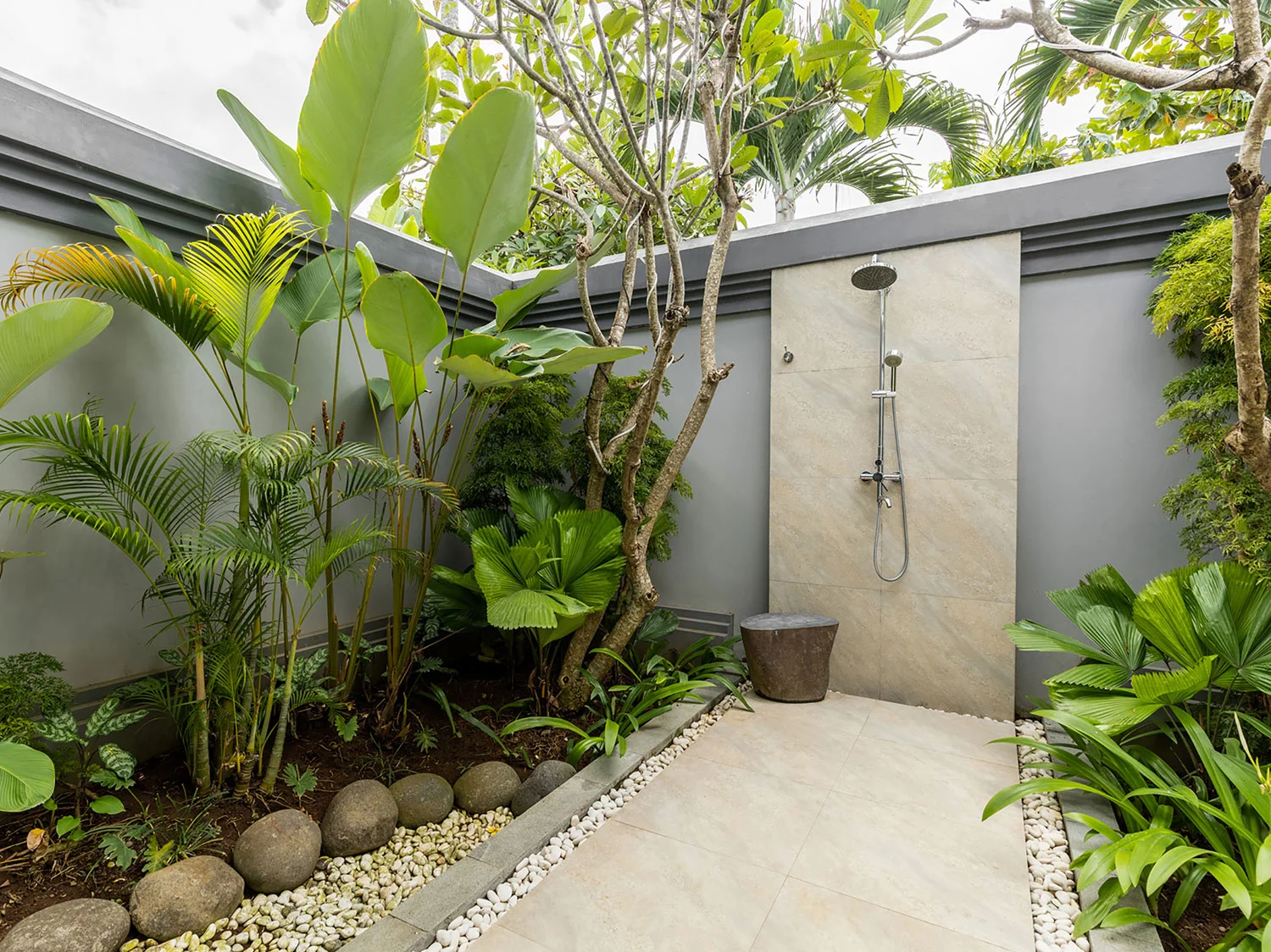 6BR Seafront Luxury Villa with Ocean View in Tanah Lot — image 18