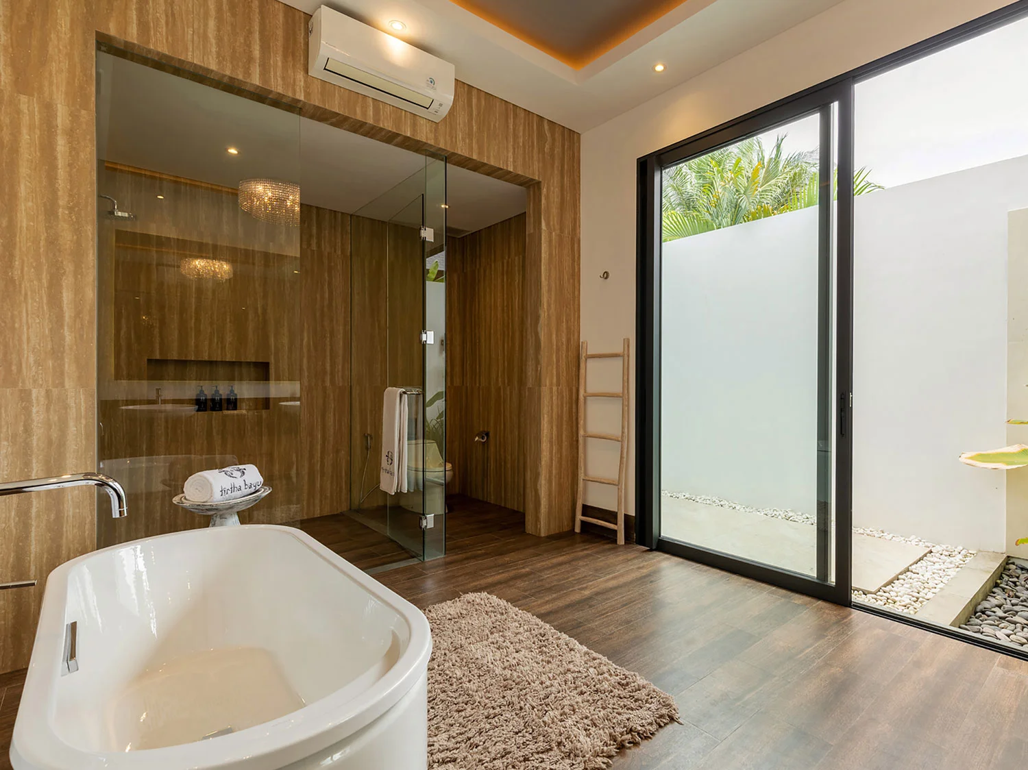 6BR Seafront Luxury Villa with Ocean View in Tanah Lot — image 14