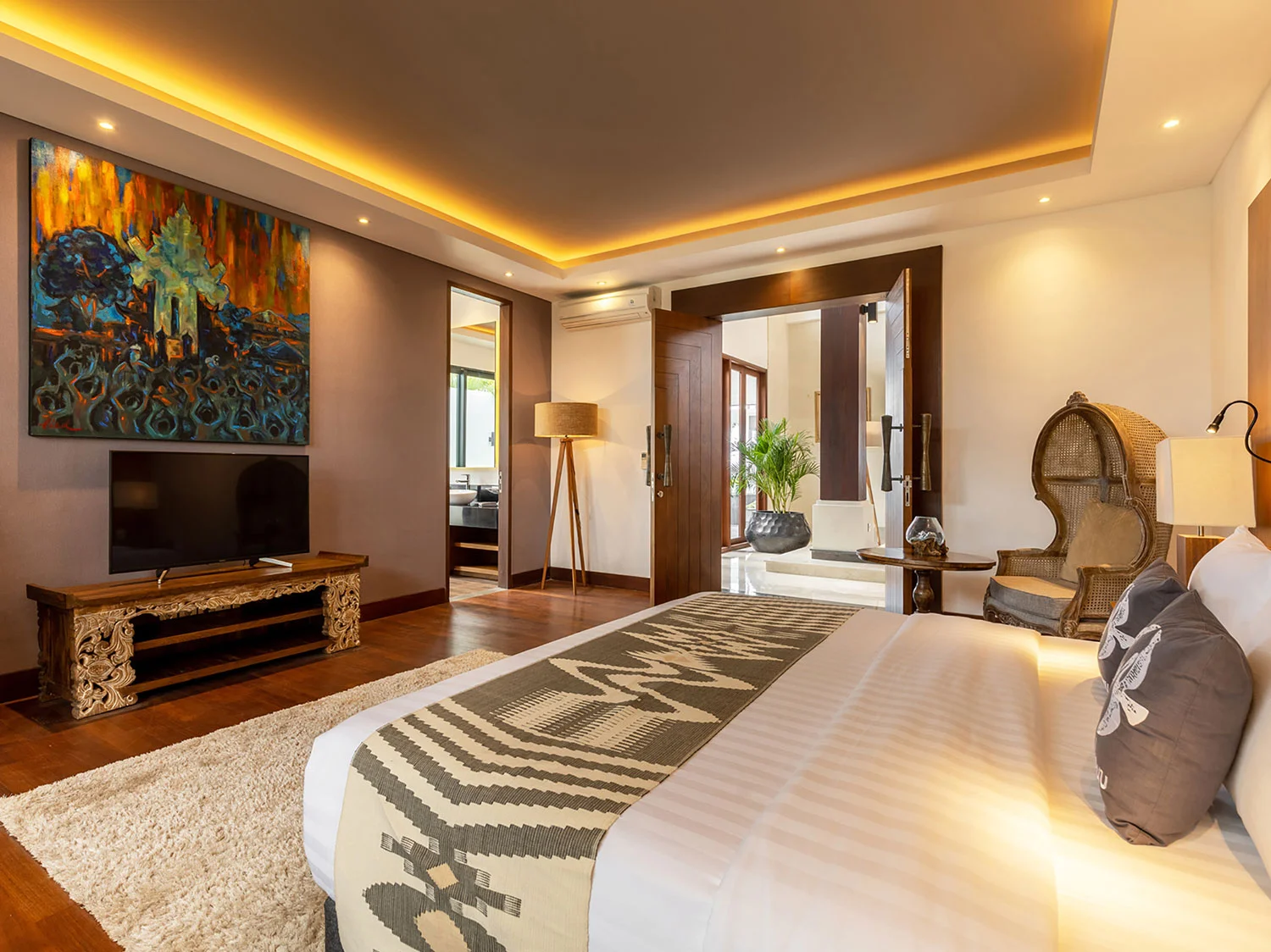 6BR Seafront Luxury Villa with Ocean View in Tanah Lot — image 9