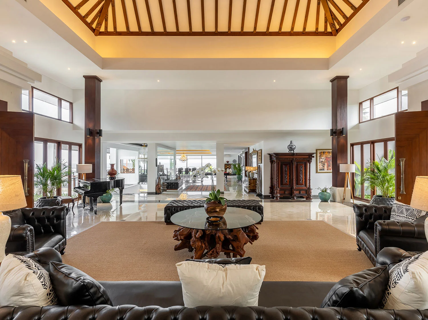6BR Seafront Luxury Villa with Ocean View in Tanah Lot — image 5