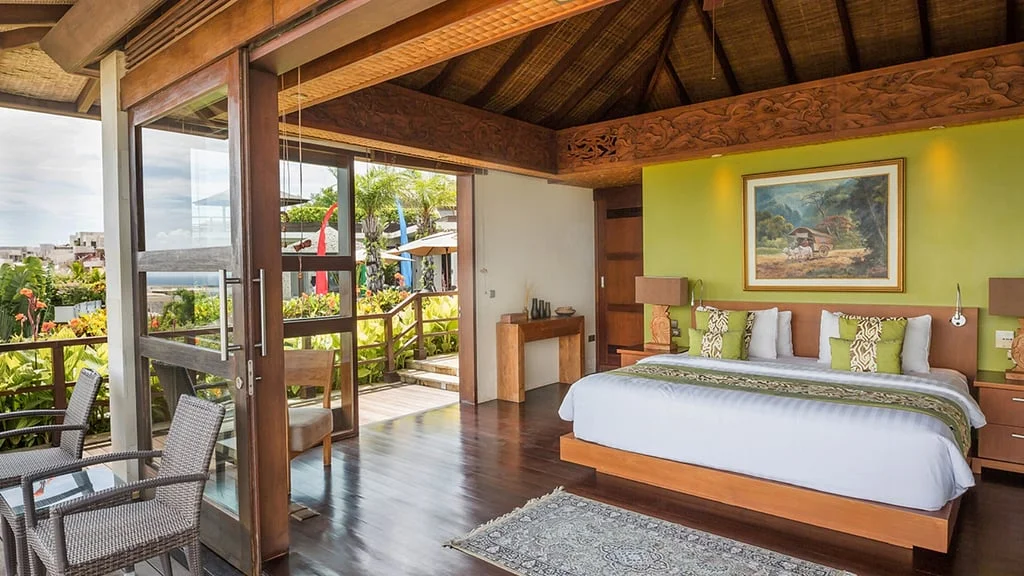 6BR Luxury Cliffside Villa with Ocean View in Uluwatu — image 12