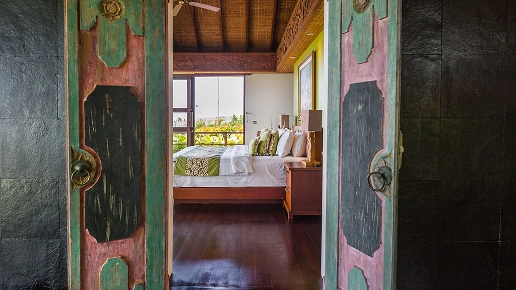 6BR Luxury Cliffside Villa with Ocean View in Uluwatu — image 7