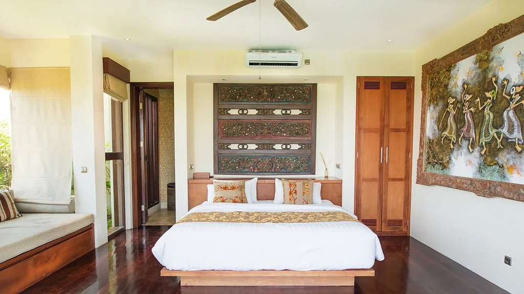 6BR Luxury Cliffside Villa with Ocean View in Uluwatu — image 6