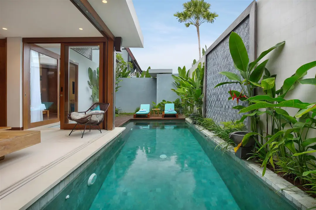 Romantic 1–2BR Villa with Private Pool & Bathtub in Sanur — image 4