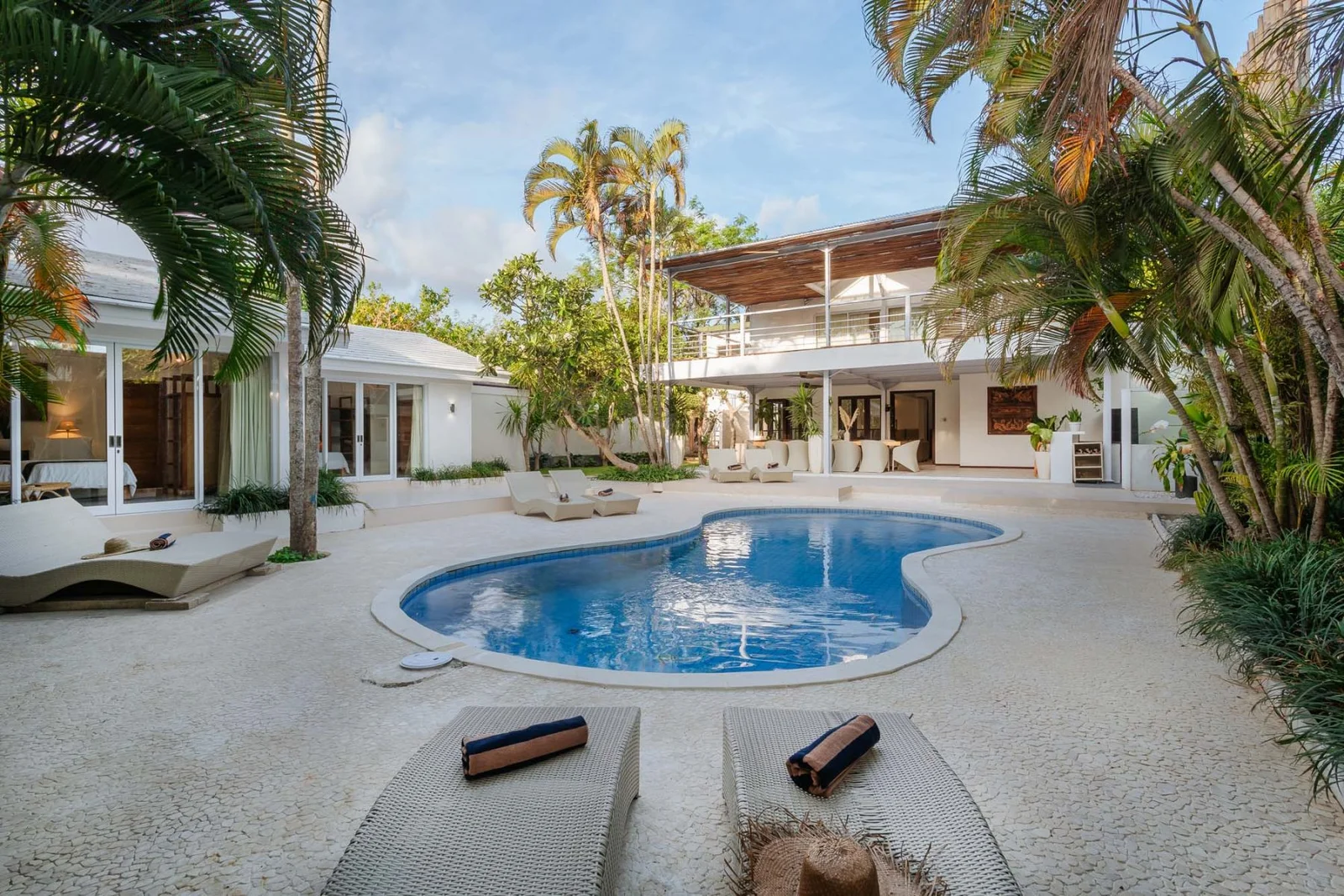 Spacious 5BR Villa w/ Pool, Garden & Family Setup – 400m to Seminyak Beach – BVI7811