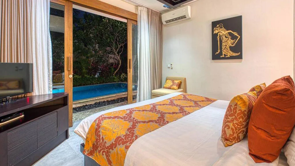 Beachfront 4-Bedroom Villa with Infinity Pool in Sanur – Direct Beach Access — image 7