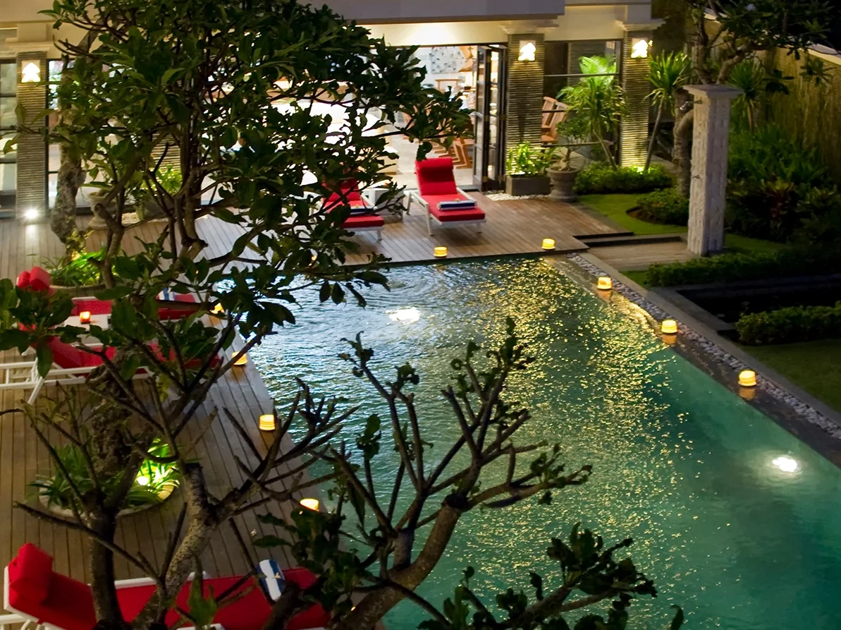 Beachfront 5BR Luxury Villa in Batubelig – Ocean Views and Rooftop Terrace – BVI2305 — image 5
