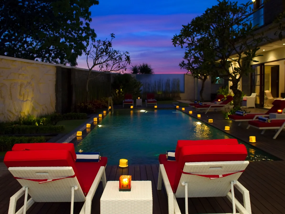 Beachfront 5BR Luxury Villa in Batubelig – Ocean Views and Rooftop Terrace – BVI2305 — image 8