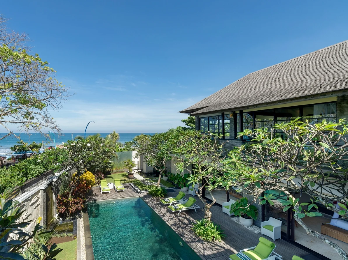 Beachfront 5BR Luxury Villa in Batubelig – Ocean Views and Rooftop Terrace – BVI2305 — image 18