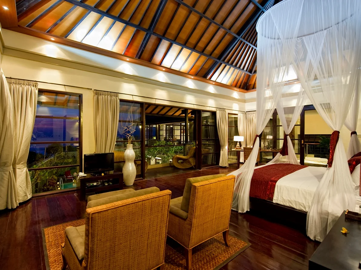Beachfront 5BR Luxury Villa in Batubelig – Ocean Views and Rooftop Terrace – BVI2305 — image 16