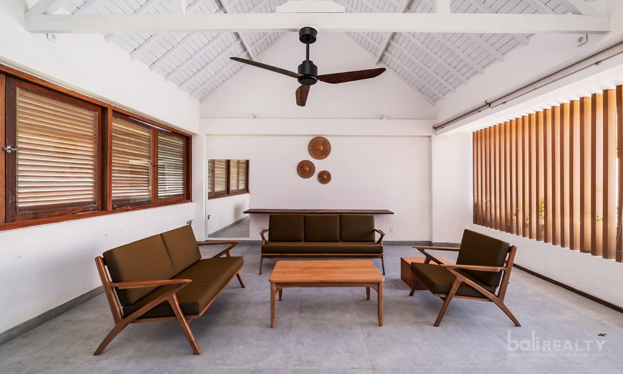 Contemporary Three-Bedroom Villa in Strategic Berawa, Minutes from the Beach 2990 — image 10