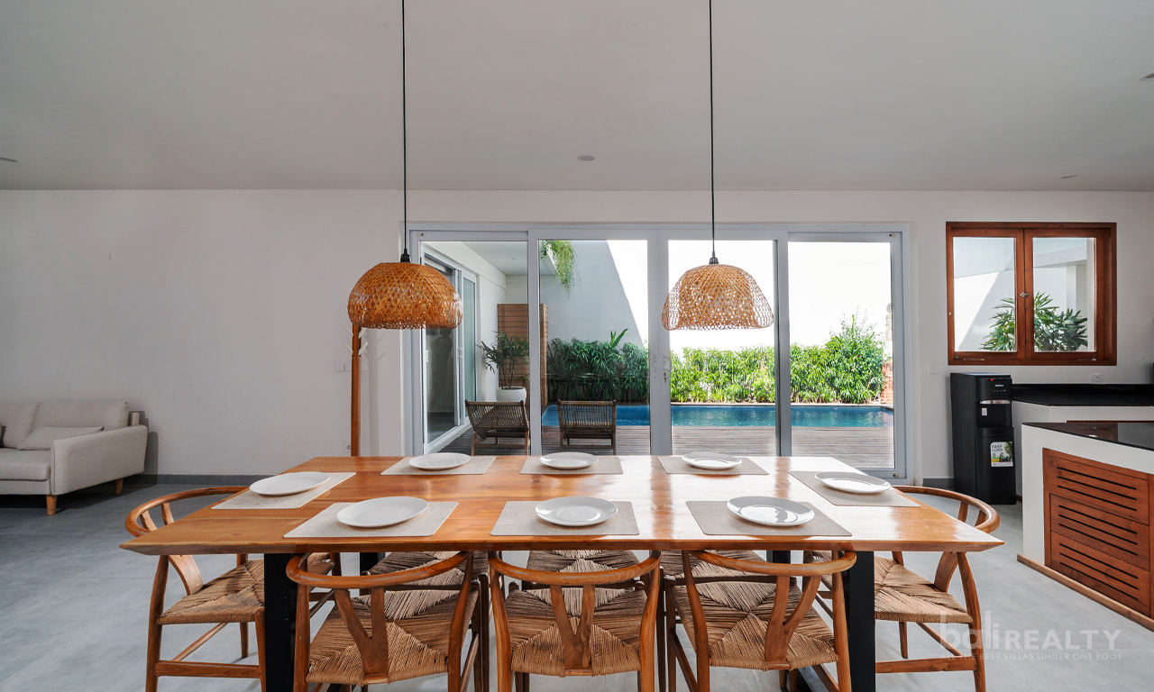 Contemporary Three-Bedroom Villa in Strategic Berawa, Minutes from the Beach 2990 — image 2