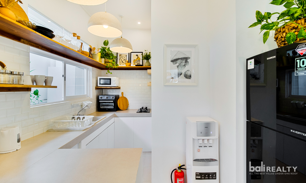 Newly Renovated Two-Bedroom Villa with Long Lease in Prime Canggu 2963 — image 7