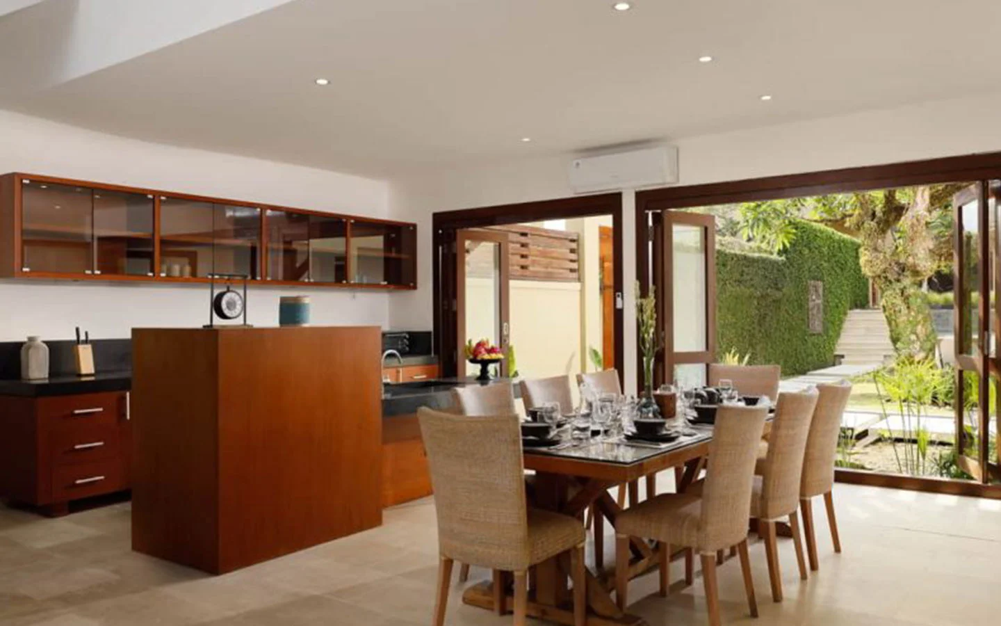 Luxurious & Tranquil 5BR Villa with Private Pool in Canggu — image 9