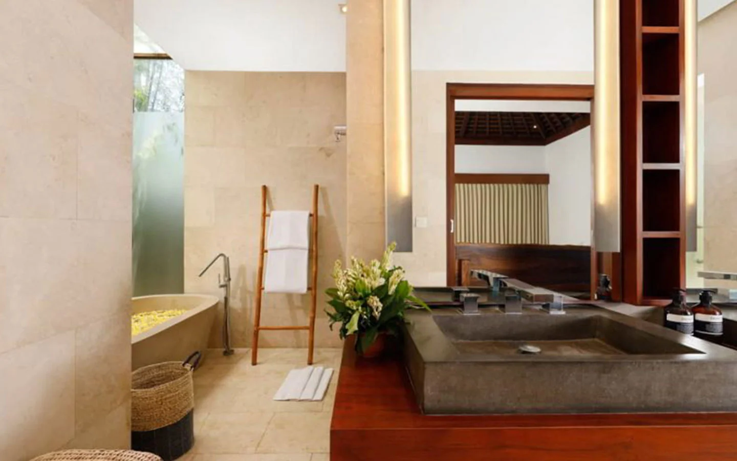 Luxurious & Tranquil 5BR Villa with Private Pool in Canggu — image 10