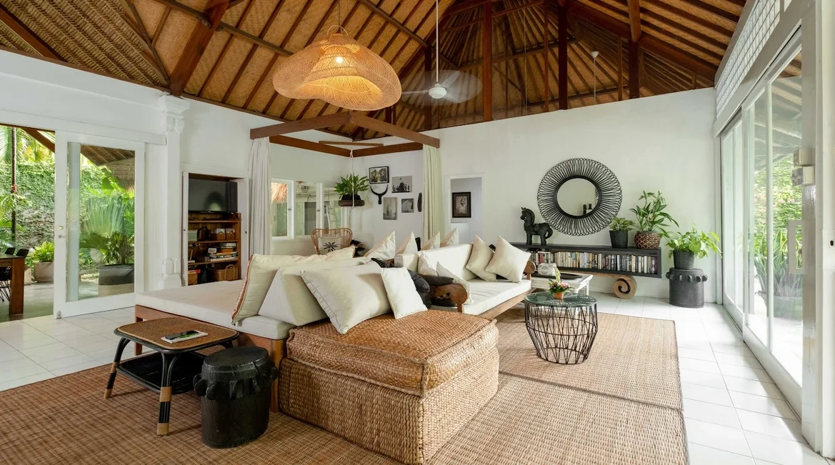 3-Bedroom Private Pool Villa Rental in Seminyak – Charming Villa — image 7