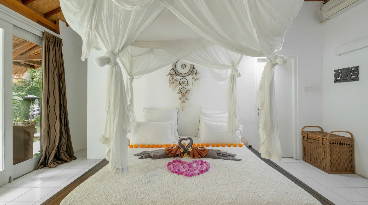 3-Bedroom Private Pool Villa Rental in Seminyak – Charming Villa — image 18