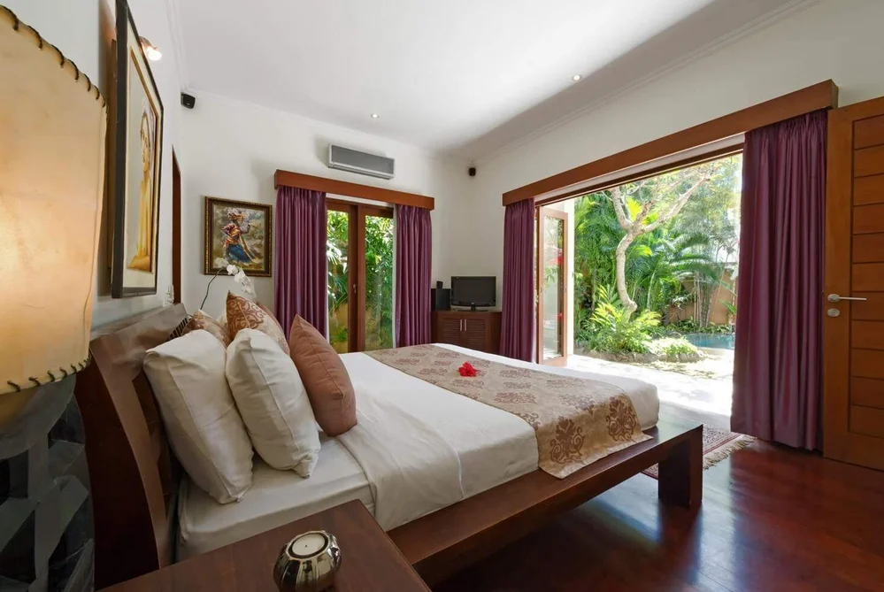 Chic 3BR Villa w/ Pool, Jacuzzi & Sauna | Central Seminyak – BVI2110 — image 9
