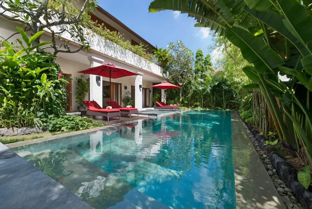 Chic 3BR Villa w/ Pool, Jacuzzi & Sauna | Central Seminyak – BVI2110