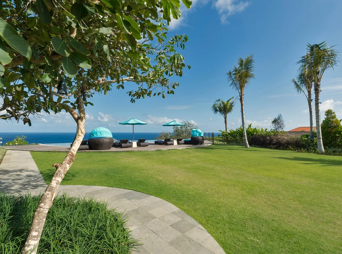 Cliff-Top 4BR Villa with Infinity Pool & Ocean Views in Bukit – BVI3335 — image 12