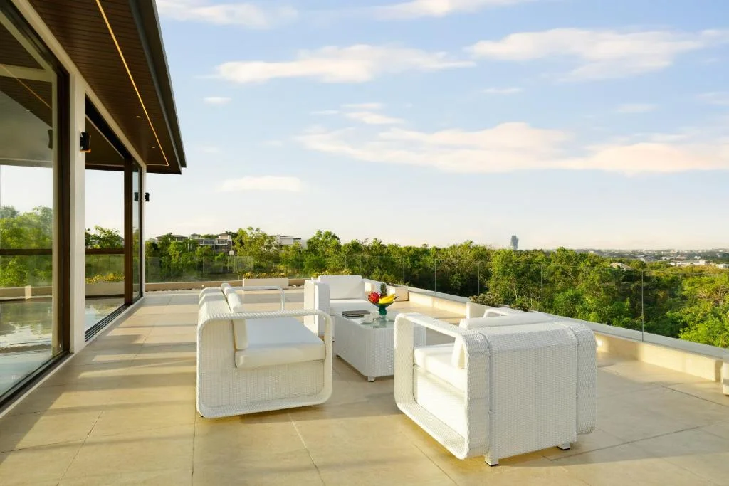 Luxury 4-Bedroom Villa on Uluwatu Cliff with Rooftop Ocean View & Private Pool — image 19