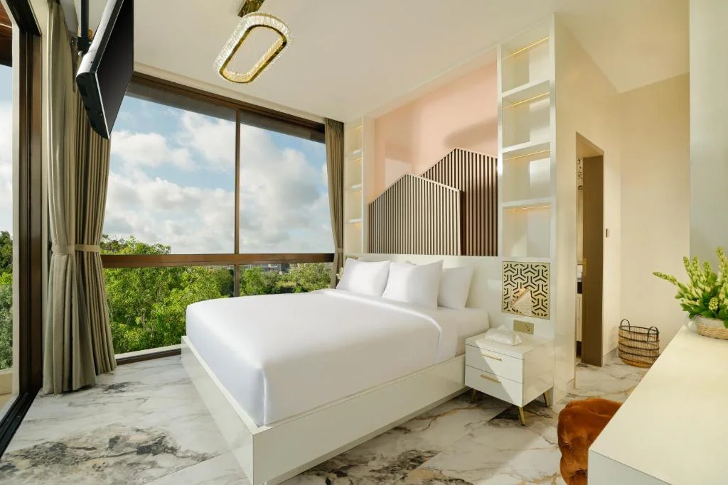 Luxury 4-Bedroom Villa on Uluwatu Cliff with Rooftop Ocean View & Private Pool — image 18