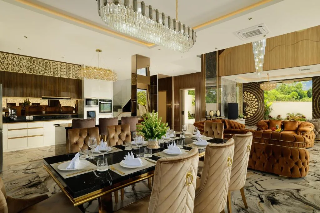 Luxury 4-Bedroom Villa on Uluwatu Cliff with Rooftop Ocean View & Private Pool — image 10