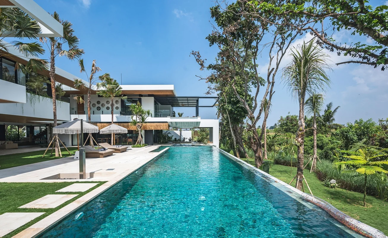 Luxury 6-Bedroom Villa in Canggu – 25m Infinity Pool, Rice Field View & Private Chef — image 10