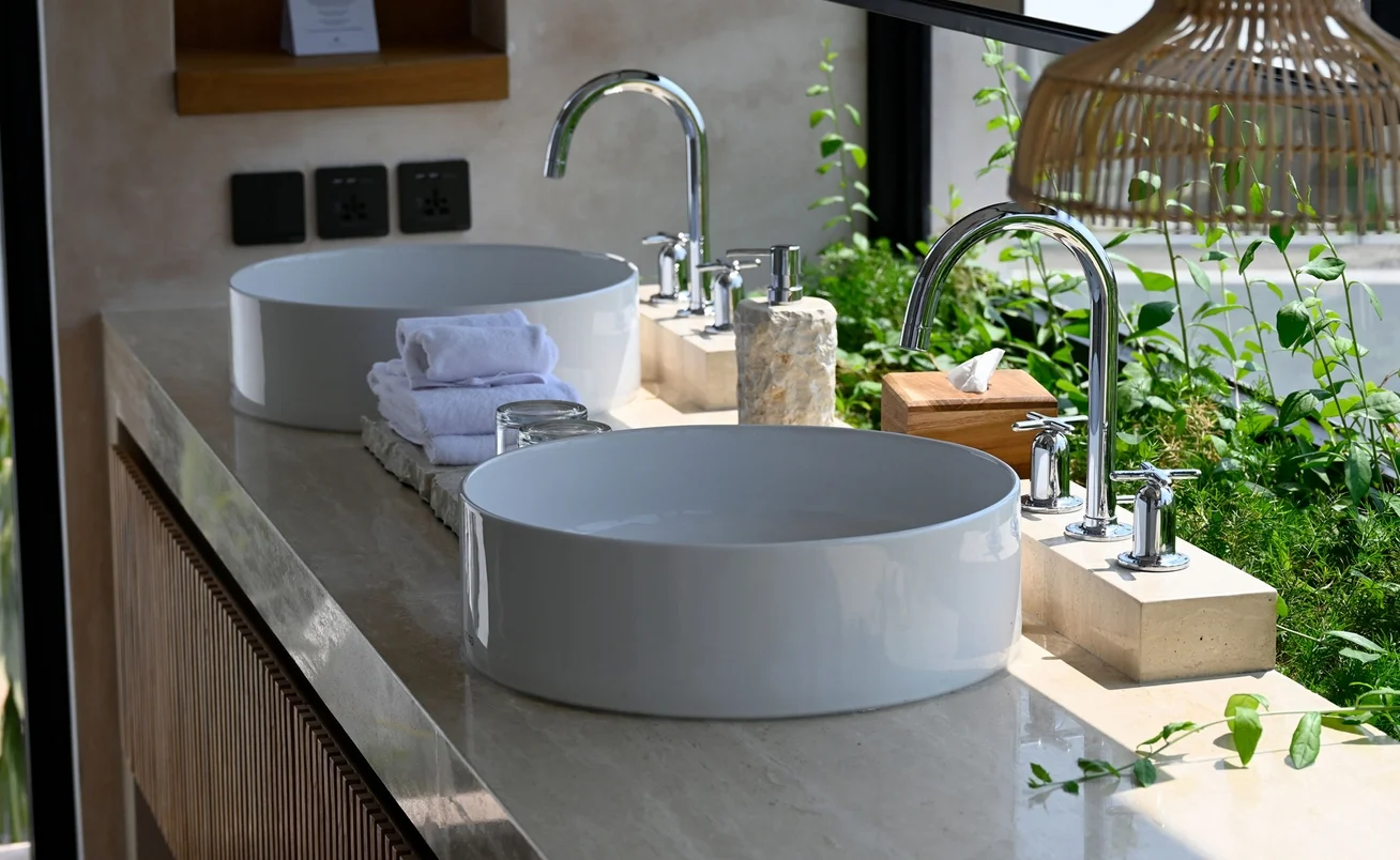 Luxury 6-Bedroom Villa in Canggu – 25m Infinity Pool, Rice Field View & Private Chef — image 5