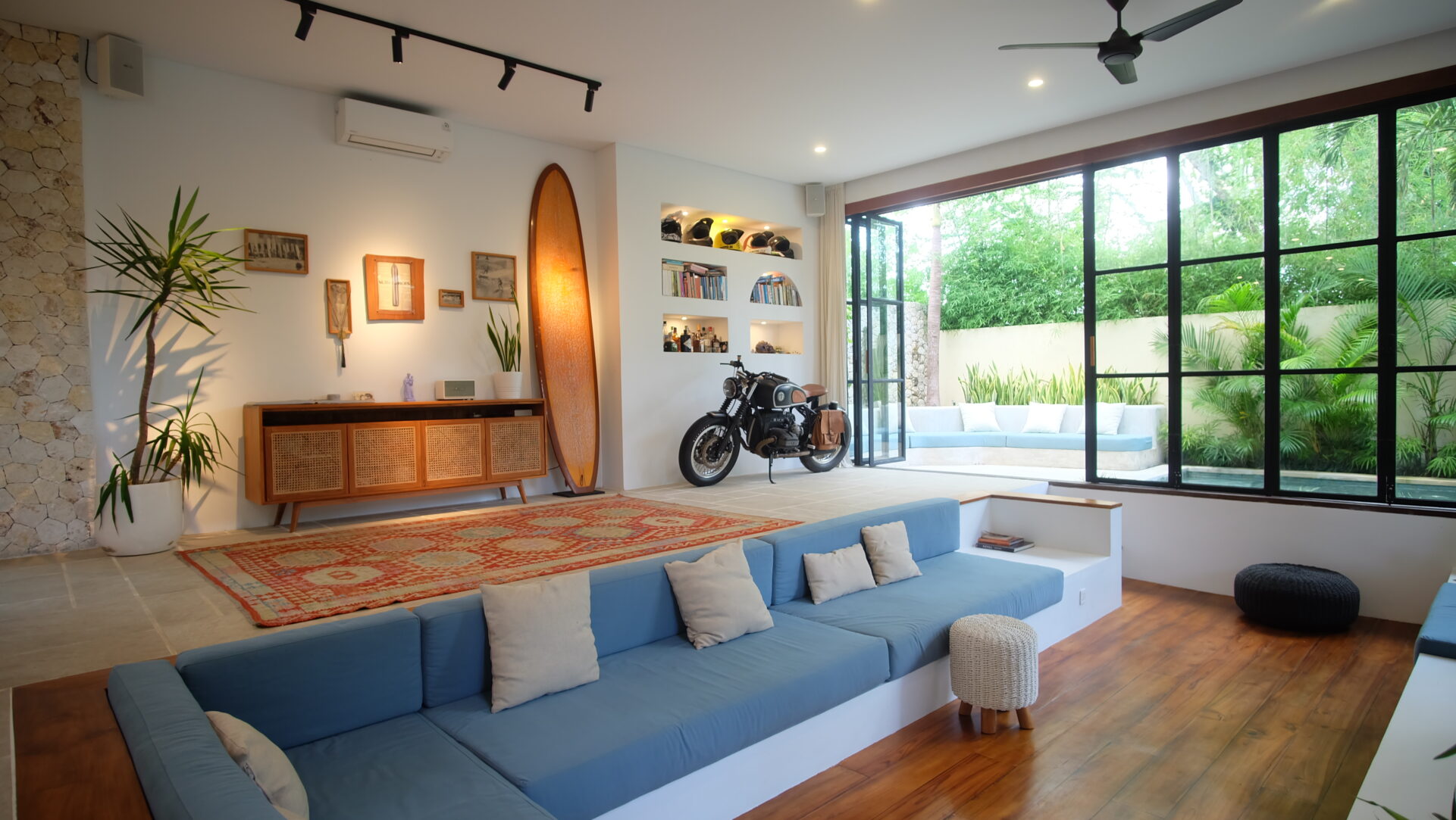 Spacious family villa near the beach — image 11