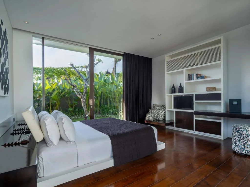Designer 4BR Villa in Central Seminyak – 25m Pool, Chef, Gym & Artful Architecture – BVI1797 — image 5