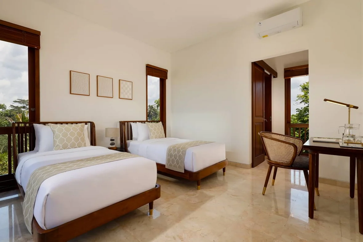 Elegant 3-Bedroom Villa with Private Pool & Garden in Jimbaran, Bali — image 12