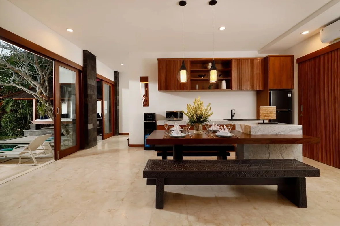 Elegant 3-Bedroom Villa with Private Pool & Garden in Jimbaran, Bali — image 11