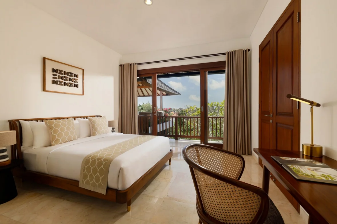 Elegant 3-Bedroom Villa with Private Pool & Garden in Jimbaran, Bali — image 19