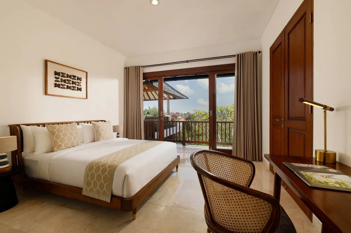 Elegant 3-Bedroom Villa with Private Pool & Garden in Jimbaran, Bali — image 17