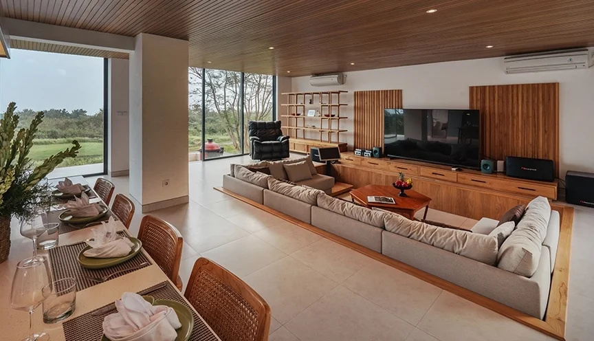 Elegant 4-Bedroom Villa with Golf View in Pecatu — image 9