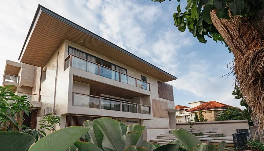 Elegant 4-Bedroom Villa with Golf View in Pecatu — image 4