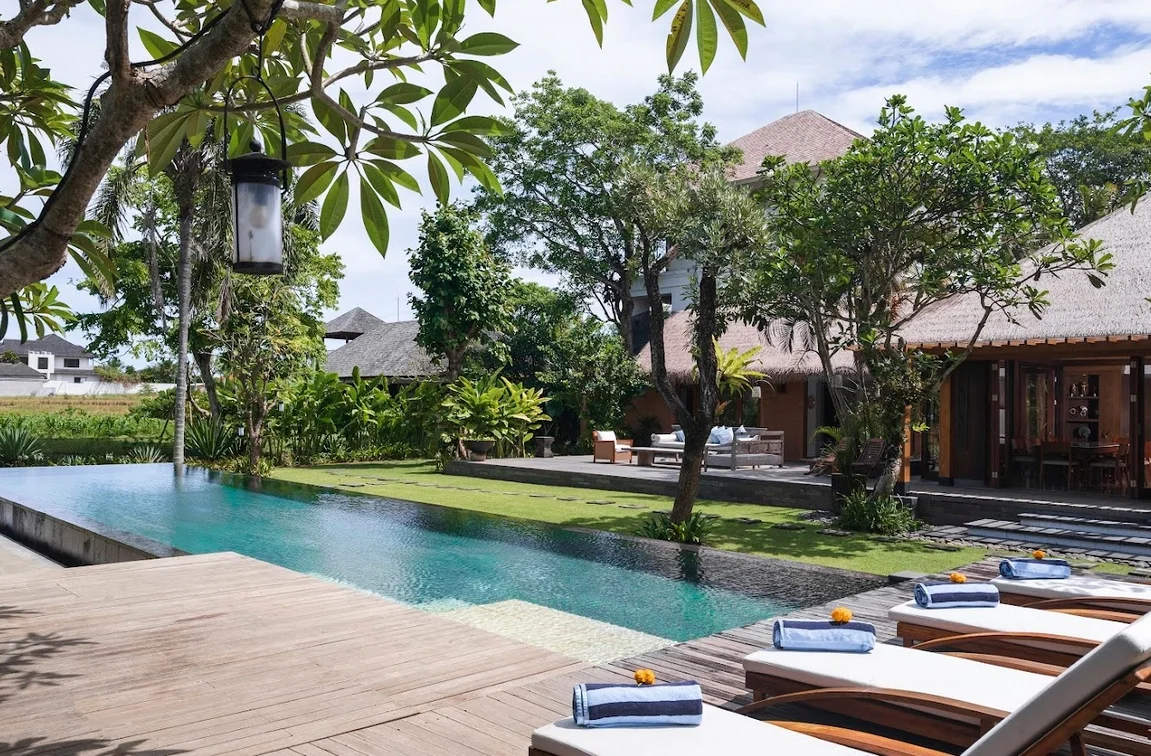 Elegant 5-Bedroom Villa with Rice Field View in Seseh, Canggu — image 4