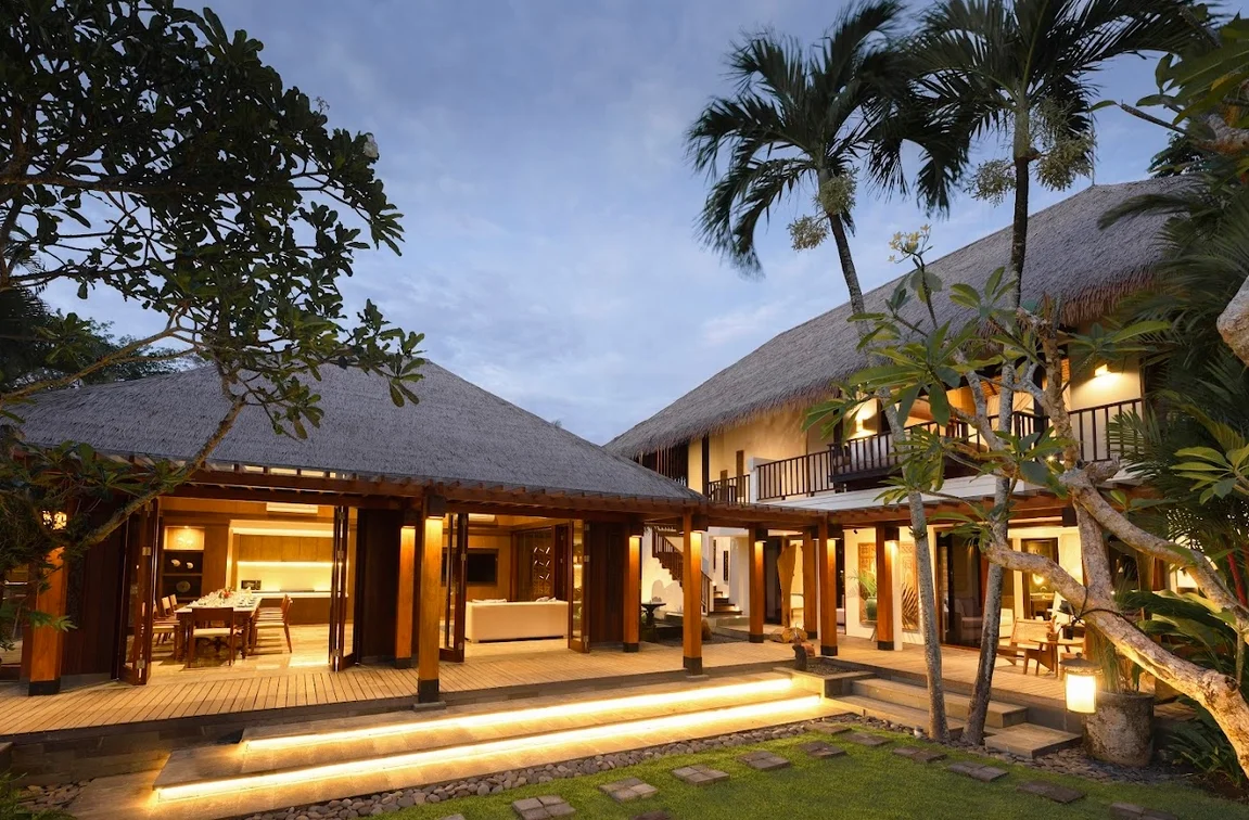 Elegant 5-Bedroom Villa with Rice Field View in Seseh, Canggu — image 17
