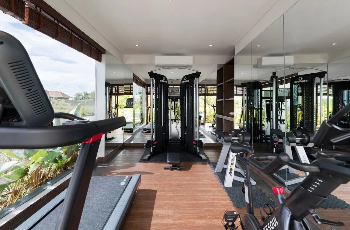 Elegant 5-Bedroom Villa with Rice Field View in Seseh, Canggu — image 12