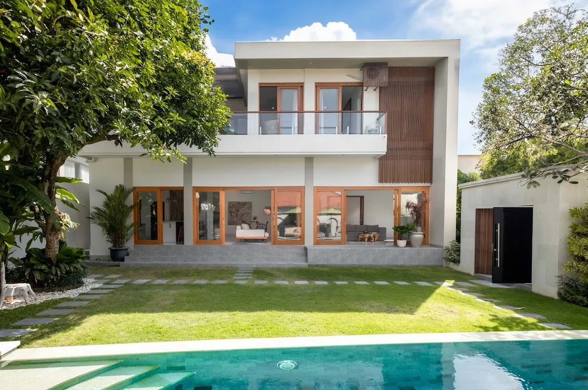 6-Bedroom Private Pool Villa Rental in Seminyak – Elegant Private Villa — image 6
