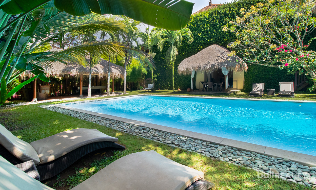 Rarely Available: Freehold Villa in Central Kuta – 3009