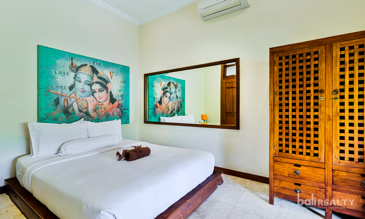 Rarely Available: Freehold Villa in Central Kuta – 3009 — image 13