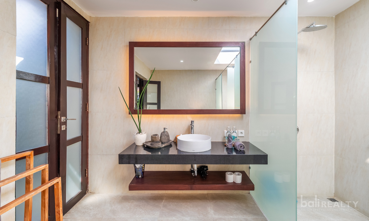 Investment-Ready Three-Bedroom Villa in Central Legian, Near Double Six Beach 2969 — image 9