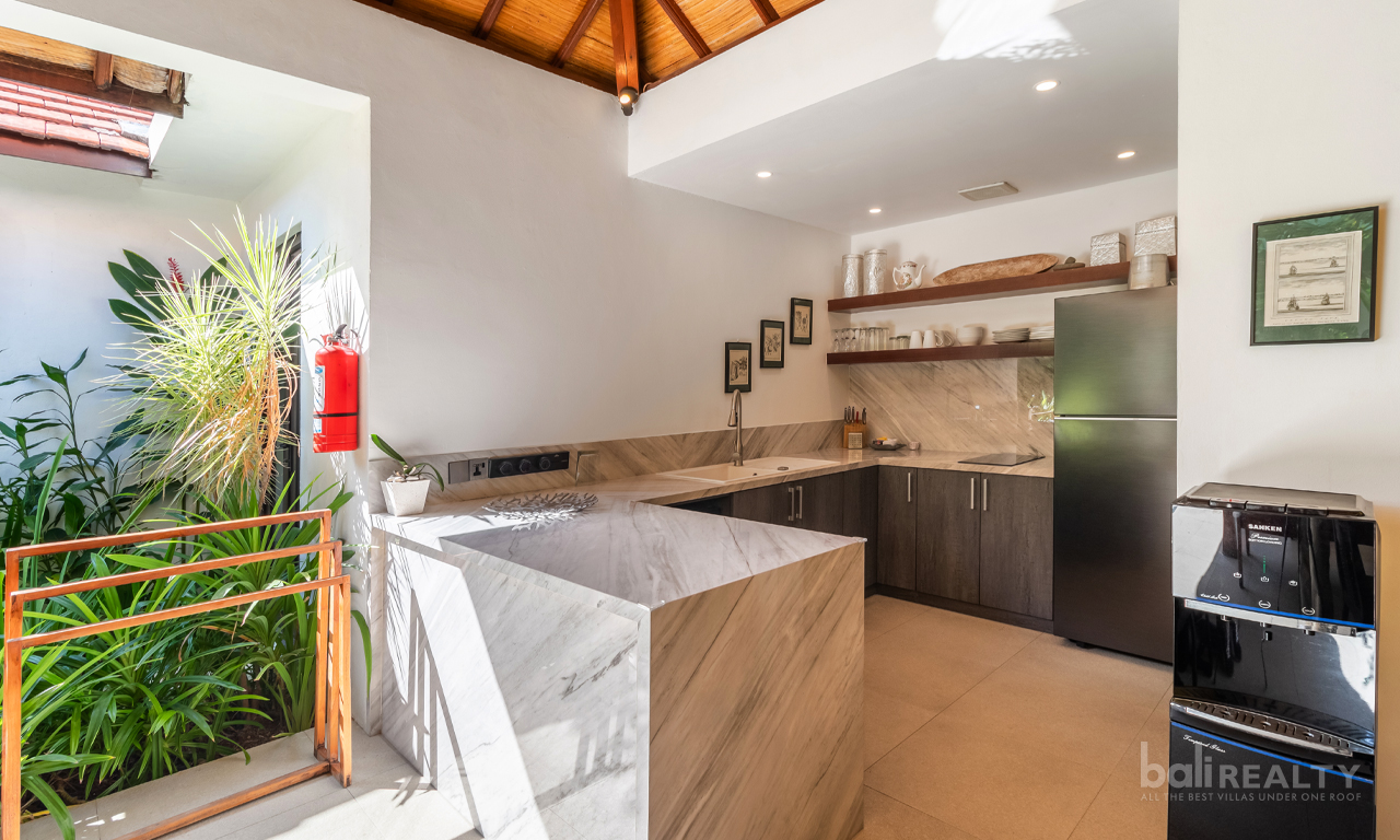 Investment-Ready Three-Bedroom Villa in Central Legian, Near Double Six Beach 2969 — image 2