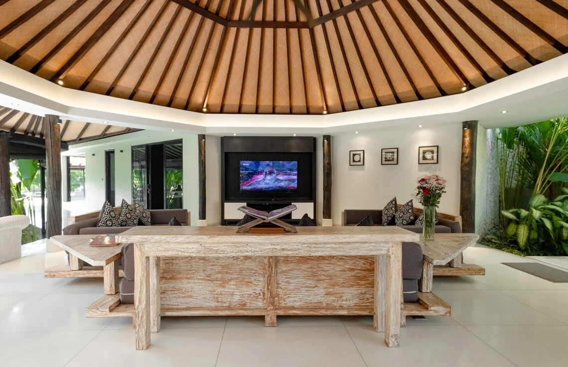 5-Bedroom Villa with Infinity Pool in Canggu – Luxurious Villa — image 14