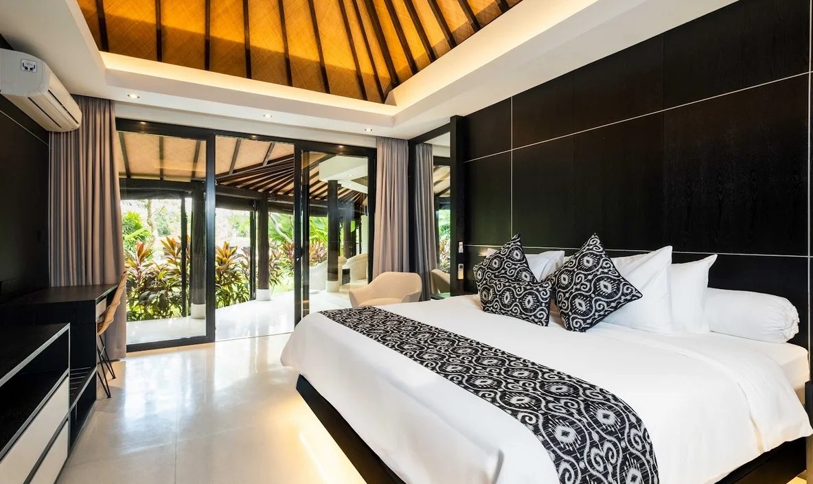 5-Bedroom Villa with Infinity Pool in Canggu – Luxurious Villa — image 10