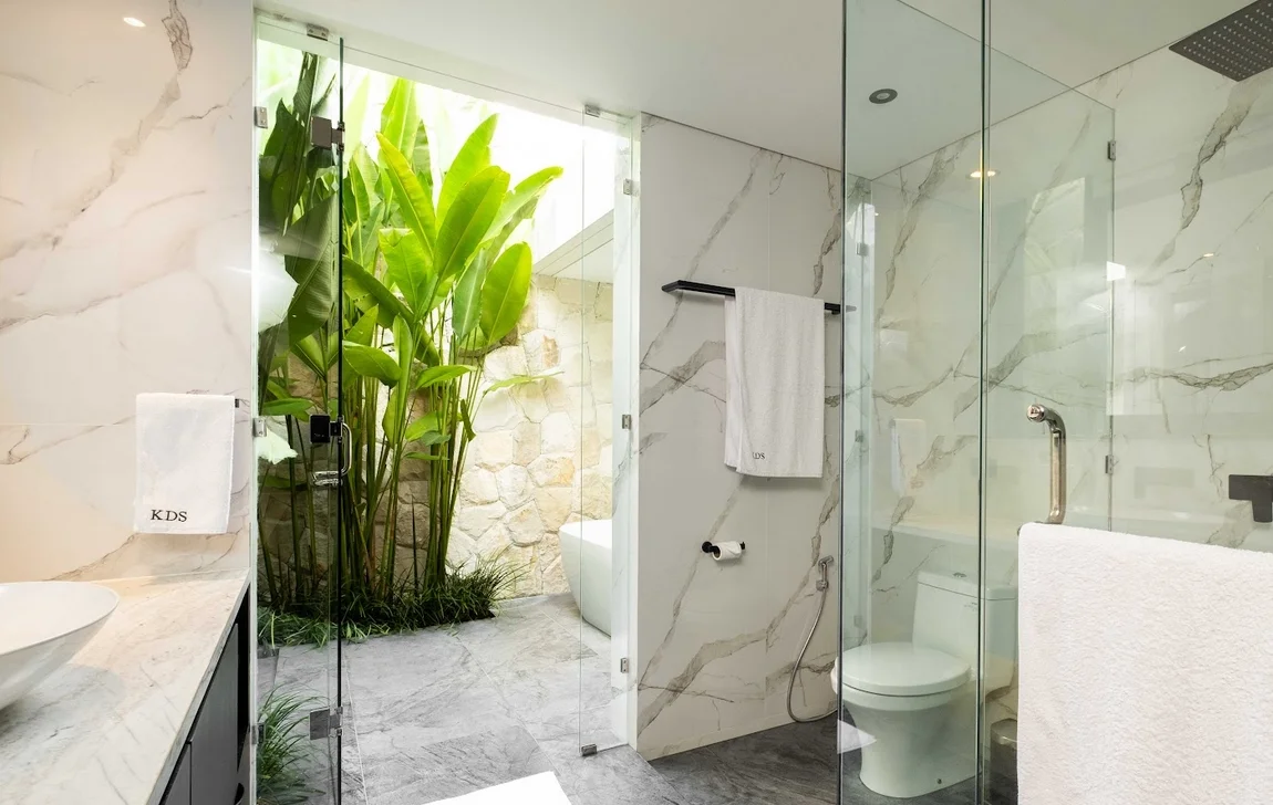 5-Bedroom Villa with Infinity Pool in Canggu – Luxurious Villa — image 18