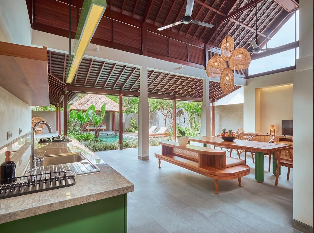Modern 3-Bedroom Villa in Canggu – Private Pool & Near Batu Belig Beach — image 8